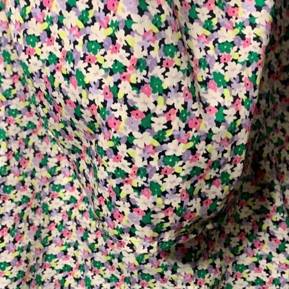 ✨ H&M Ditsy Floral Puff Sleeve Blouse✨ - Picture 13 of 14